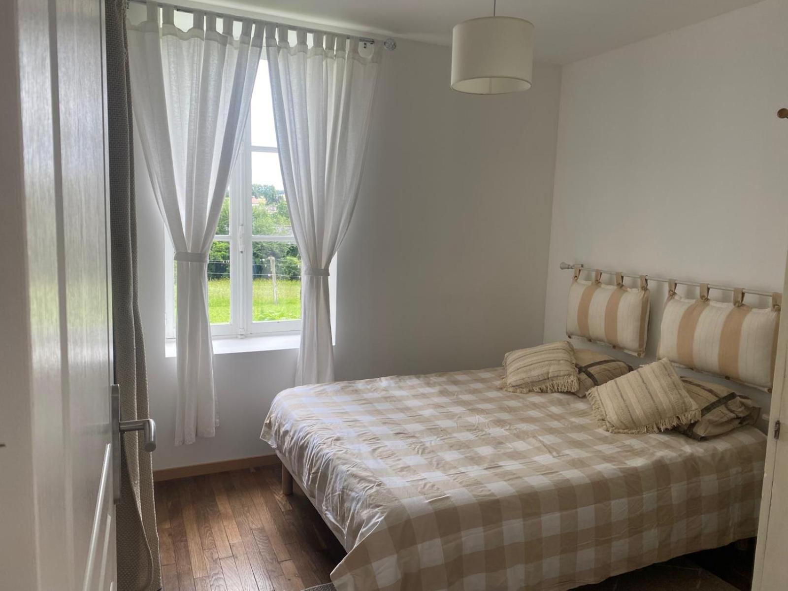 Petite Maison Dans Le Morvan Luzy Экстерьер фото