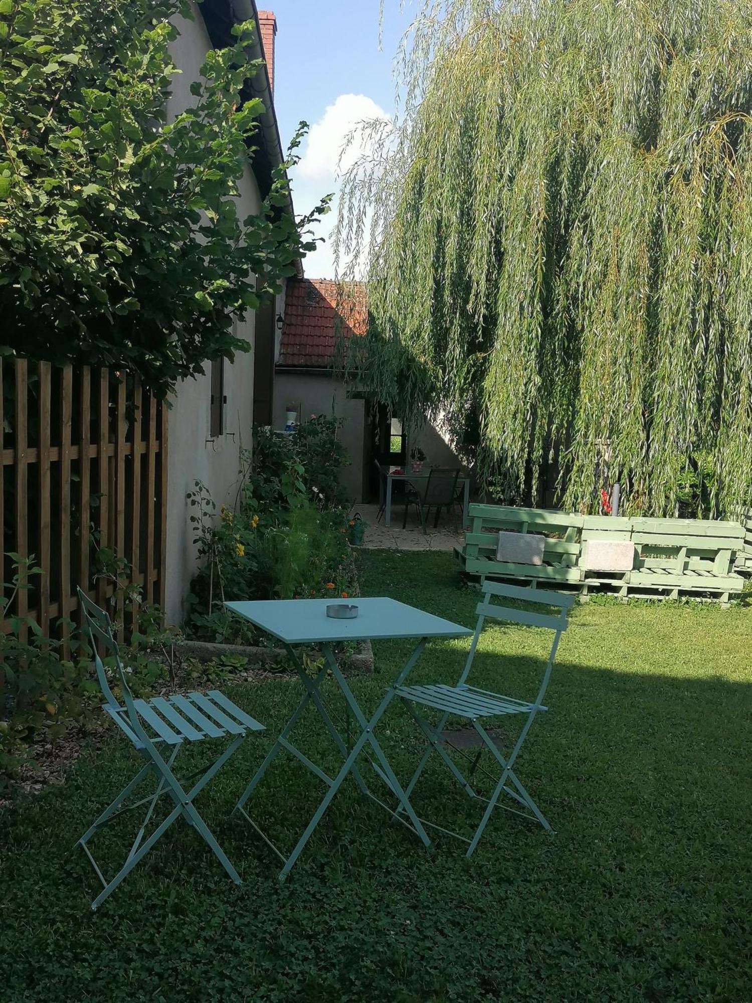 Petite Maison Dans Le Morvan Luzy Экстерьер фото