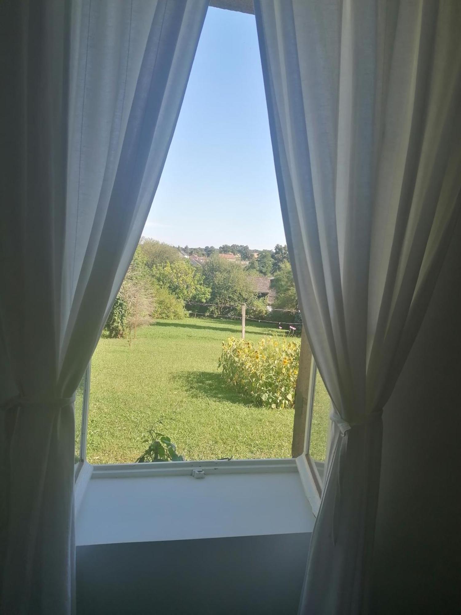 Petite Maison Dans Le Morvan Luzy Экстерьер фото